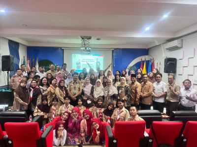 Foto bersama Kepala Sekolah, Guru, Karyawan_OSIS_MPK